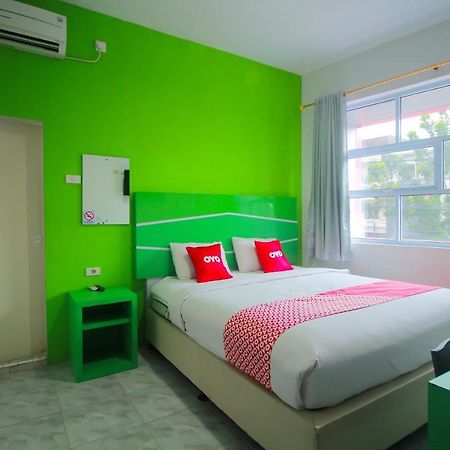 Oyo 1825 Marcopolo Homestay Пеканбару Экстерьер фото