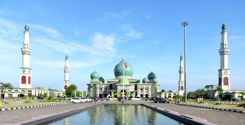 Oyo 1825 Marcopolo Homestay Пеканбару Экстерьер фото