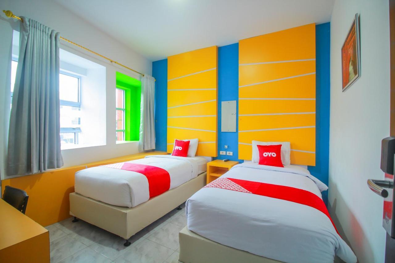 Oyo 1825 Marcopolo Homestay Пеканбару Экстерьер фото