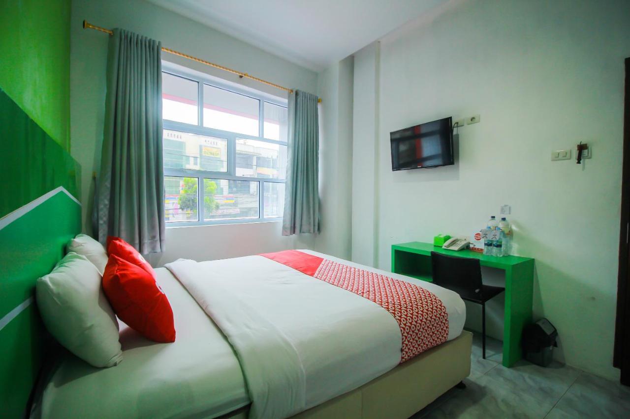 Oyo 1825 Marcopolo Homestay Пеканбару Экстерьер фото
