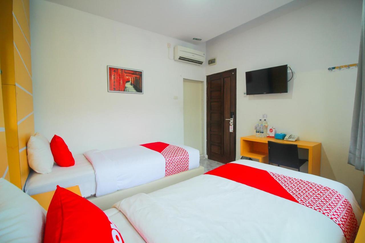 Oyo 1825 Marcopolo Homestay Пеканбару Экстерьер фото
