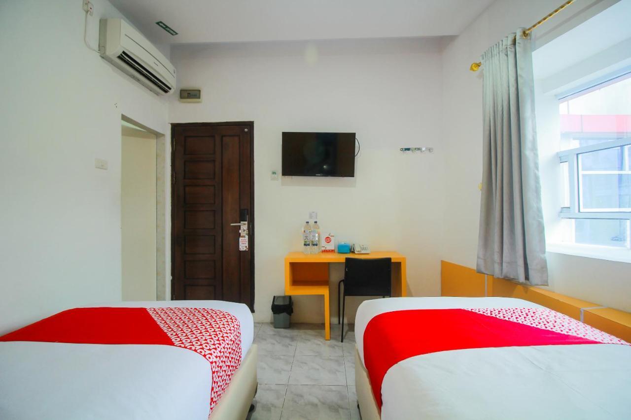Oyo 1825 Marcopolo Homestay Пеканбару Экстерьер фото